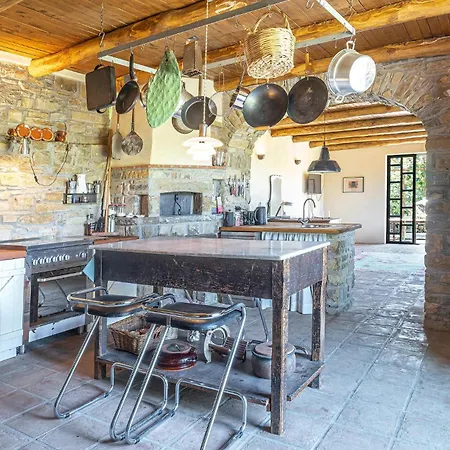Casa vacanze Nice In With Kitchen